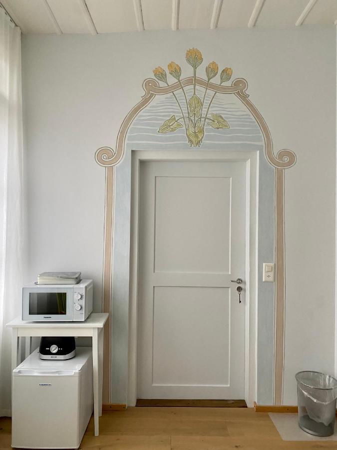 Lovely Studio In A Villa From 18Th Century 툰 외부 사진